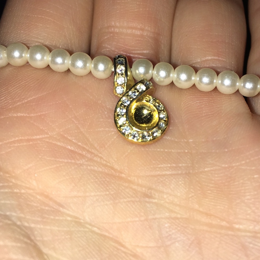Pearl / Gold  Necklace